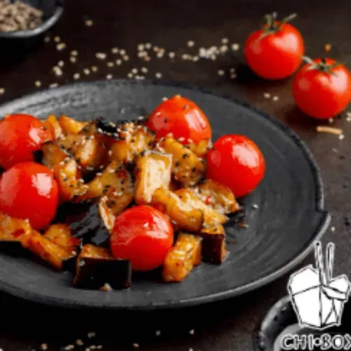 Salată caldă cu vinete și cherry