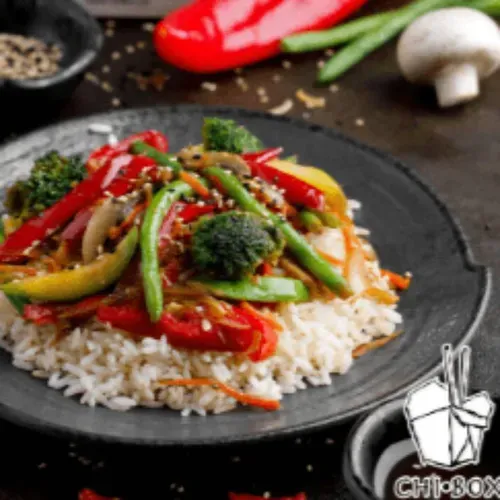 Orez gătit la aburi cu legume